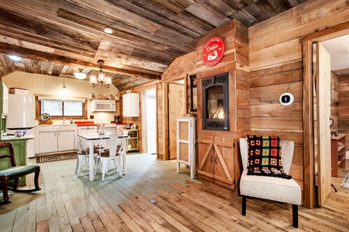 Beary Relaxing Cabin - Rustic w/ Outdoor Patio!