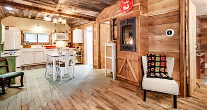 Beary Relaxing Cabin - Rustic w/ Outdoor Patio!