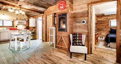 Beary Relaxing Cabin - Rustic w/ Outdoor Patio!