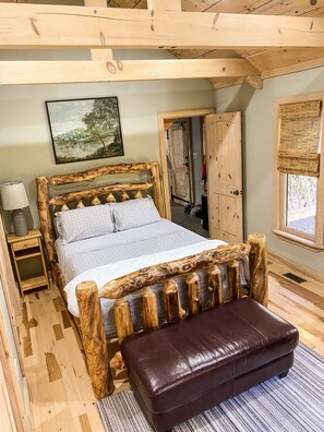 2 bedrooms, desk, iron/ironing board, free WiFi - Easy Access Cabin deep in the trails but very close to the city! (Murphy)