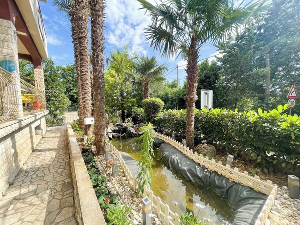 Property grounds - Holiday apartment mit Balkon (Crikvenica)