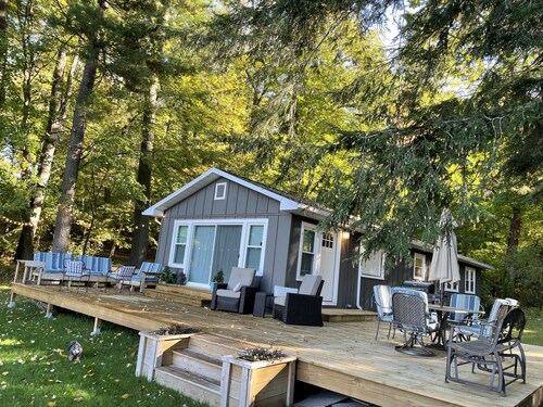 Quaint Cottage Retreat on Secluded Cove of Wall Lake