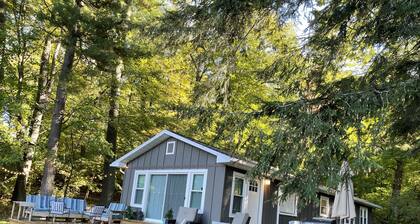 Quaint Cottage Retreat on Secluded Cove of Wall Lake