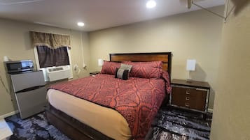 Standard Single King Bed | Free WiFi, bed sheets