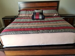 Standard Single King Bed | Free WiFi, bed sheets - Best Inn Motel (Salina)