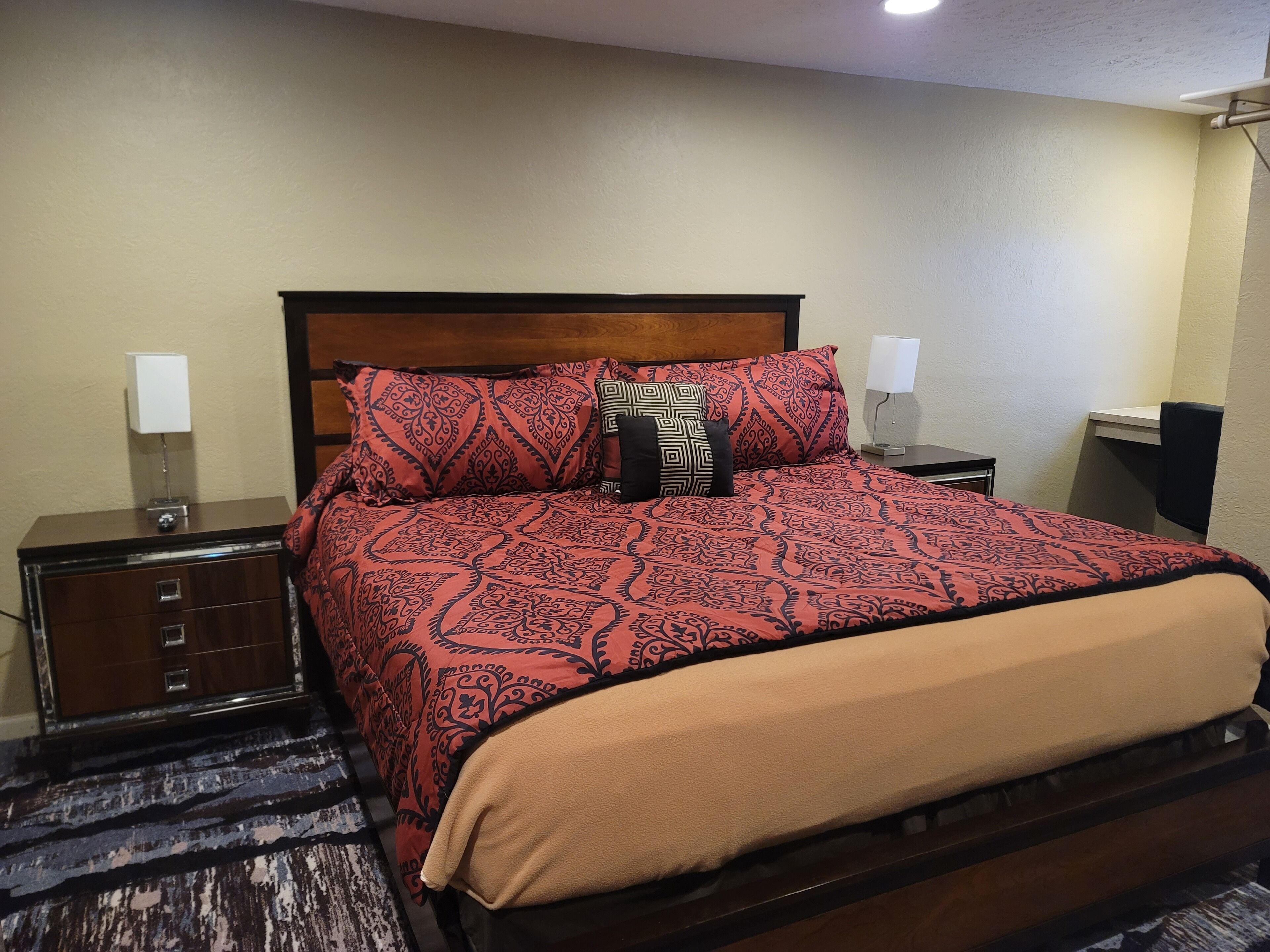 standard single king bed | free wifi, bed sheets