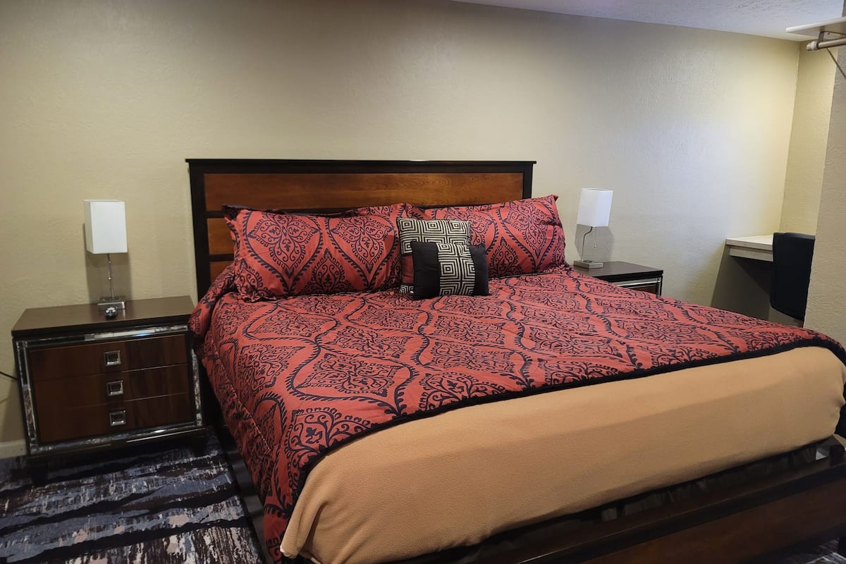 standard single king bed | free wifi, bed sheets