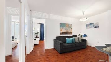 Smart TV, futbolito y tenis de mesa
