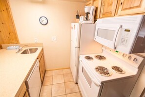 Enjoy cooking in this fully equipped kitchen with a refrigerator, microwave, stove, and sink.