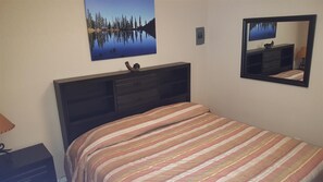 3 bedrooms, WiFi, bed sheets - Condo in the mountains! (Red River)