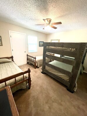 3 bedrooms, WiFi, bed sheets
