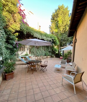 تناول الطعام بالخارج