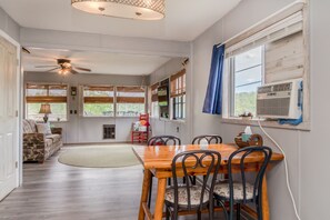 Dining - HOUSE by Lake Taneycomo at Rockaway Rentals (Rockaway Beach)