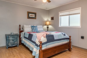 1 bedroom, travel cot, WiFi, bed sheets - HOUSE by Lake Taneycomo at Rockaway Rentals (Rockaway Beach)