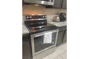 Private kitchen - Spacious and elegant 4-Bedroom; Near Sea World. (San Antonio)