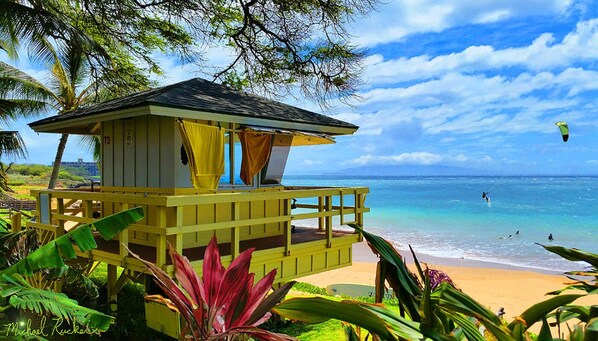 Beach nearby, sun-loungers, beach towels