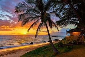 Beach nearby, sun-loungers, beach towels