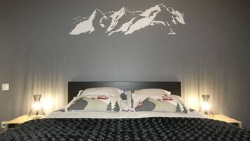 4 bedrooms, in-room safe, iron/ironing board, free WiFi