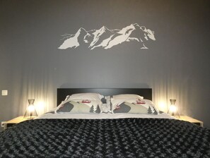 4 Schlafzimmer, Zimmersafe, Bügeleisen/Bügelbrett, kostenloses WLAN