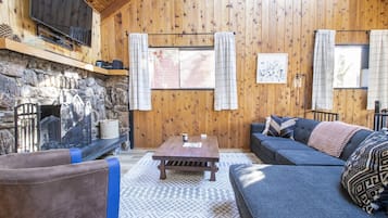 Smart TV, fireplace, stereo, computer monitors