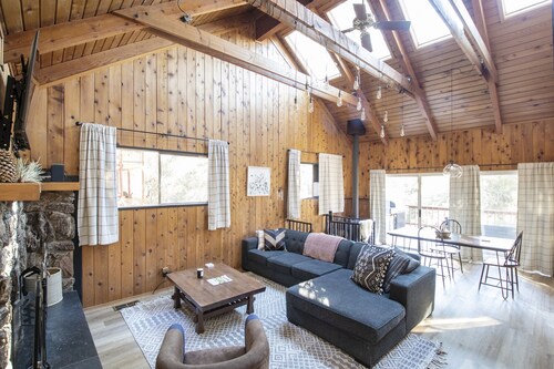 Idy Hideaway: Picturesque Mountain Cabin in Perfect Location