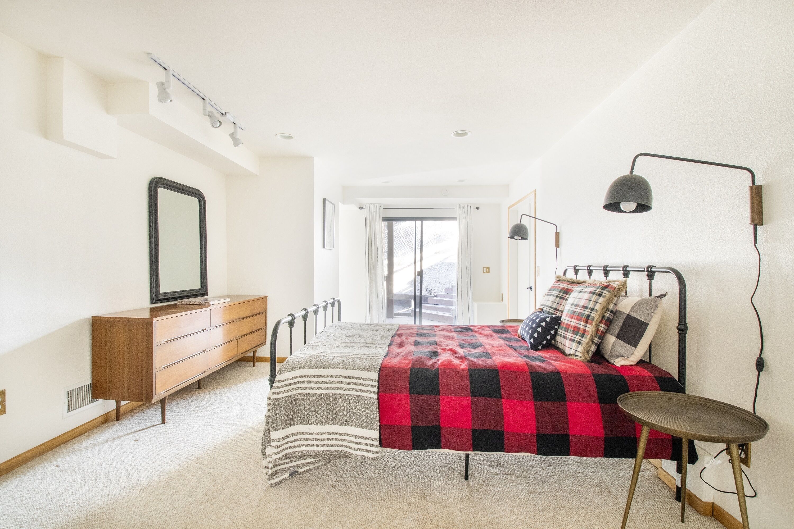 4 多间卧室、办公桌、熨斗/熨衣板、旅行婴儿床