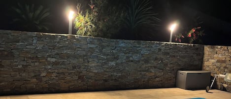 Alberca al aire libre y alberca climatizada