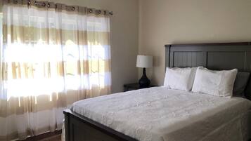 2 間睡房、房內夾萬、熨斗/熨衫板、免費 Wi-Fi