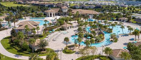 Utendørsbasseng og et oppvarmet basseng