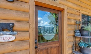 Exterior detail - BABY BEAR’S CABIN, REAL LOG CABIN, SPECTACULAR VIEWS, HOT TUB, FIRE PIT (Maggie Valley)