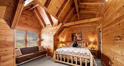 BABY BEAR’S CABIN, REAL LOG CABIN, SPECTACULAR VIEWS, HOT TUB, FIRE PIT