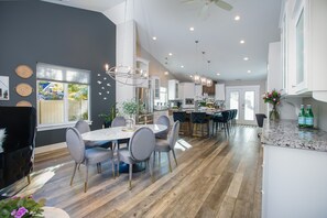 Dining - Luxury Retreat-gourmet kitchen, playhouse, hot tub, & steam shower (Layton)