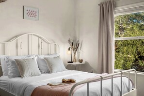 2 dormitorios, tabla de planchar con plancha, wifi y ropa de cama