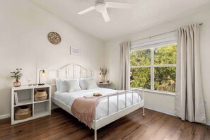 2 bedrooms, iron/ironing board, WiFi, bed sheets