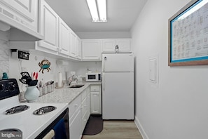 Coffee/tea maker, fridge, microwave, oven