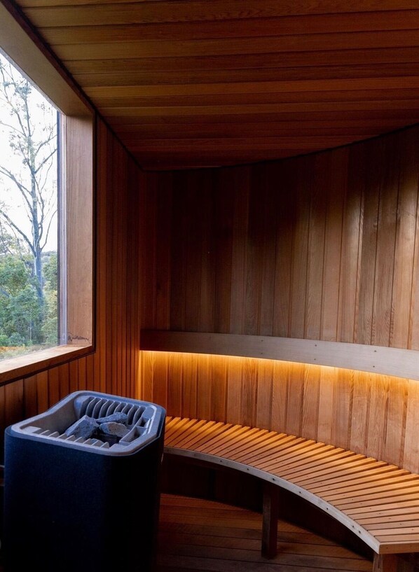 Sauna - Hilltop Hideaway - Private Resort with pool, sauna and spa. (Currumbin Valley)