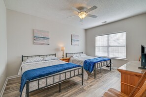 3 bedrooms, free WiFi, bed sheets - Relaxing 3-Bedroom Condo Overlooking Golf Course (Myrtle Beach)