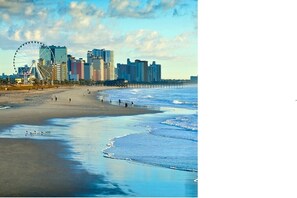 A beach with a Ferris wheel and high-rise buildings in the background. - Relaxing 3-Bedroom Condo Overlooking Golf Course (Myrtle Beach)