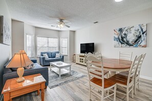 Smart TV - Relaxing 3-Bedroom Condo Overlooking Golf Course (Myrtle Beach)