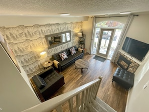 Smart-TV, peis og bøker