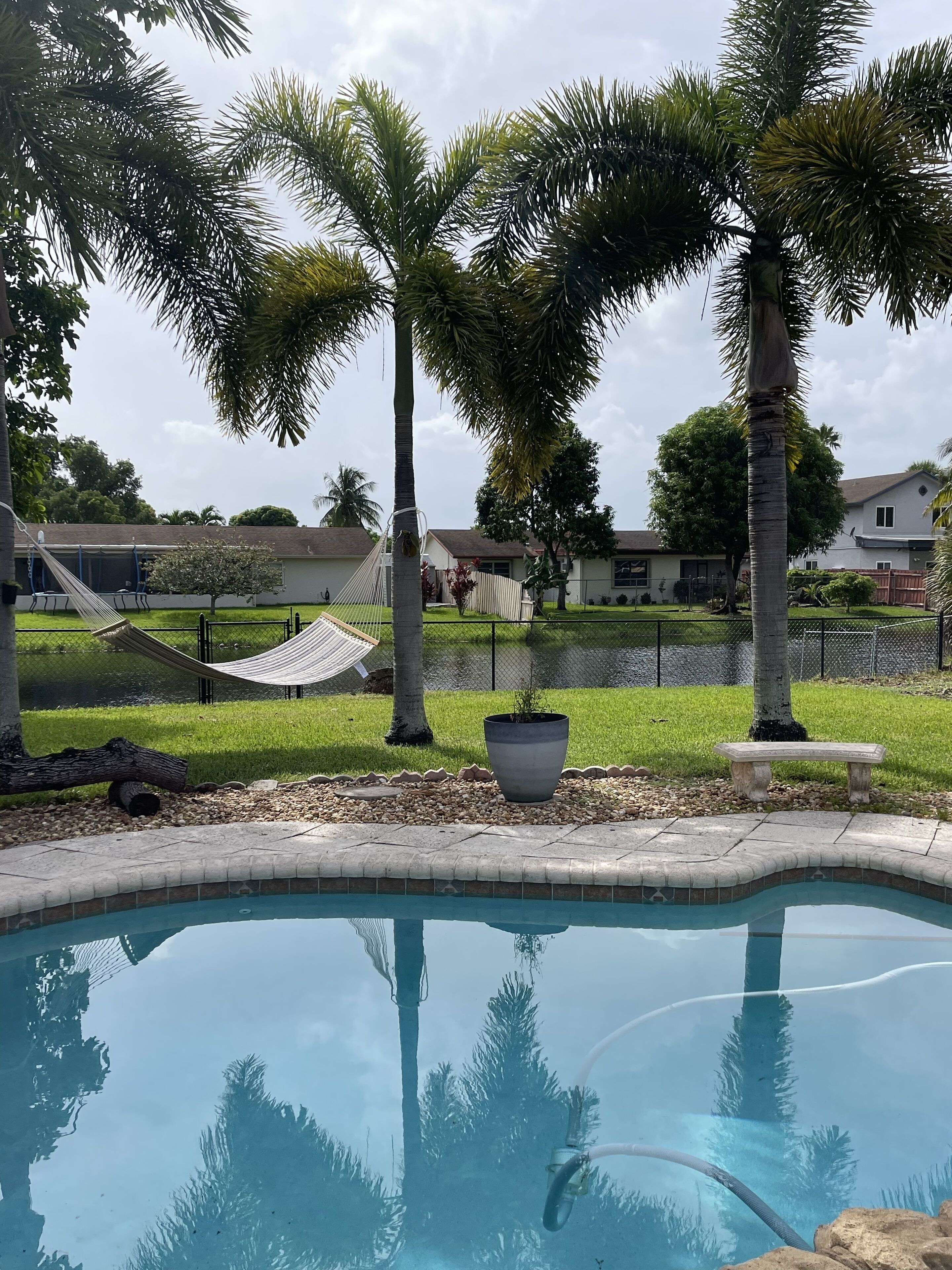 Getaway to Florida, heated pool entire home
