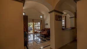 A spacious hallway with a checkered floor, a sofa, and a large vase. - Morning Star (Playa Blanca)