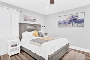 2 bedrooms, iron/ironing board, free WiFi, bed sheets - 🏡Cozy Cottage Gated & Pet Friendly Sleeps 6🐶 (Houston)