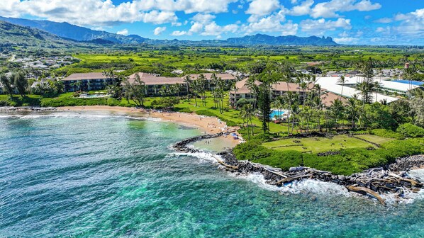 On the beach - Lae Nani 514 is Closest to the Beach. Walk Out Your Door a Few Steps, You are at the Ocean! (Kapaʻa)