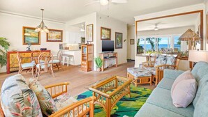 Living area - Lae Nani 514  Only a few steps to the Beach! (Kapaʻa)