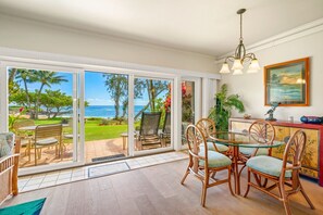 Dining - Lae Nani 514 is Closest to the Beach. Walk Out Your Door a Few Steps, You are at the Ocean! (Kapaʻa)