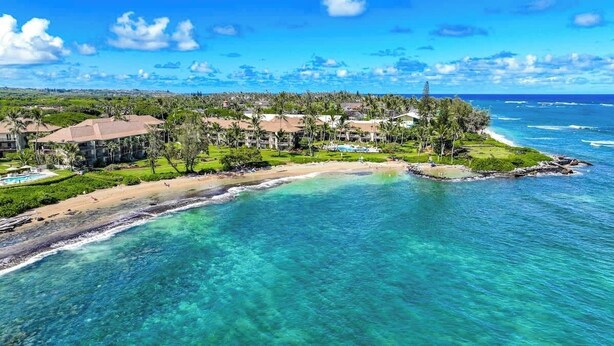 A coastal resort with a clear view of the ocean, a sandy beach, and a pool. - Lae Nani 514  Only a few steps to the Beach! (Kapaʻa)