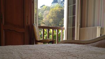 2 bedrooms, in-room safe, desk, free WiFi