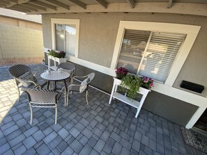 Front patio - Chandler Chameleon Hot tub CHIC Family equipped retreat GAME ROOM! (Chandler)