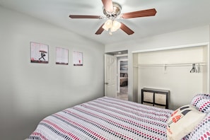 Room - Chandler Chameleon Hot tub CHIC Family equipped retreat GAME ROOM! (Chandler)